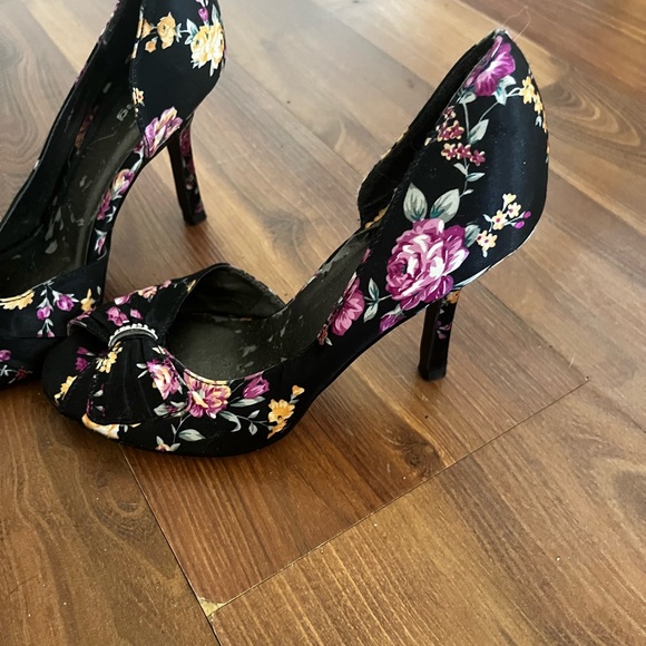 Classy little heels - Picture 2 of 4